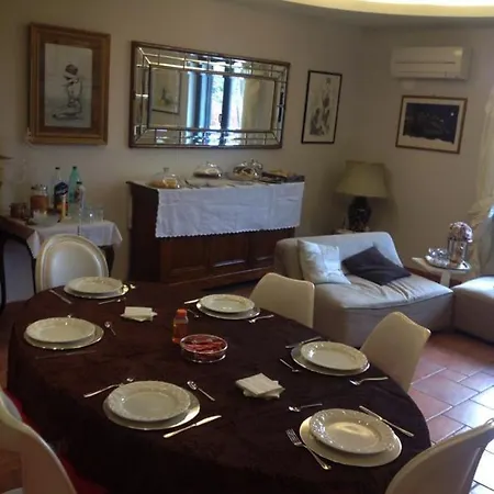 Ellera Bed & Breakfast 4*